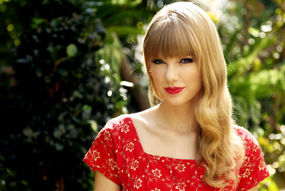 ɫȹ,,taylor swift ̩˹4KͼƬ