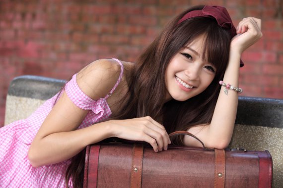 Ů ͷ ΢Ц ɫȹ ɰŮ4KͼƬ