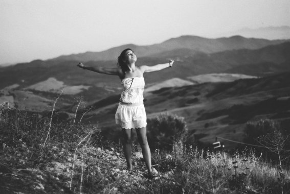 Ů����ȹ �ڰ���Ӱ 4KͼƬ