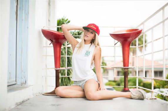 ��ɫñ����Ů ţ�ж̿� 5K��ŮͼƬ