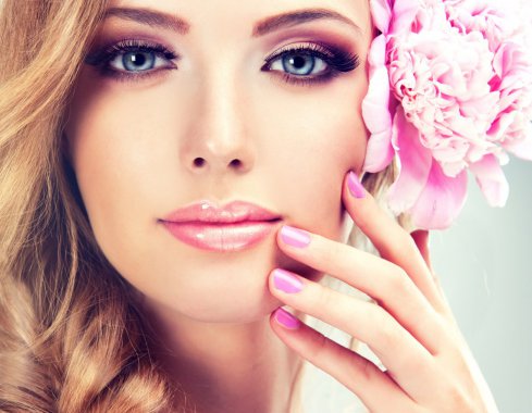 Ů������ױ΢Ц4K��ŮͼƬ