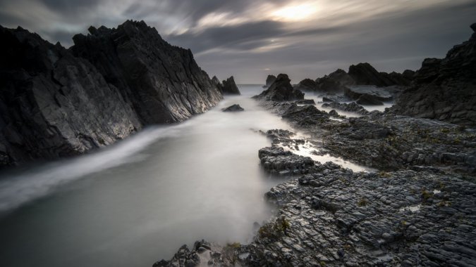 �ڰ׺�����ʯ�羰ͼƬ