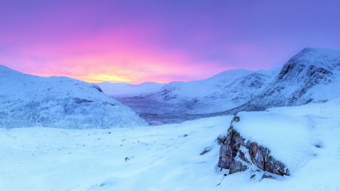 �������ۺ�ɫ���ճ���ѩ��ɽͼƬ