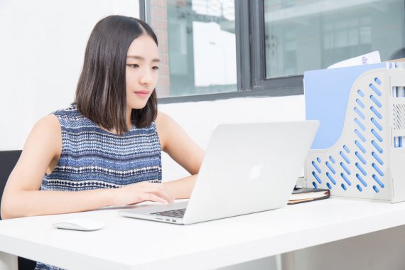 ʱ����Ů���ʦרע�칫����ͼƬͼƬ