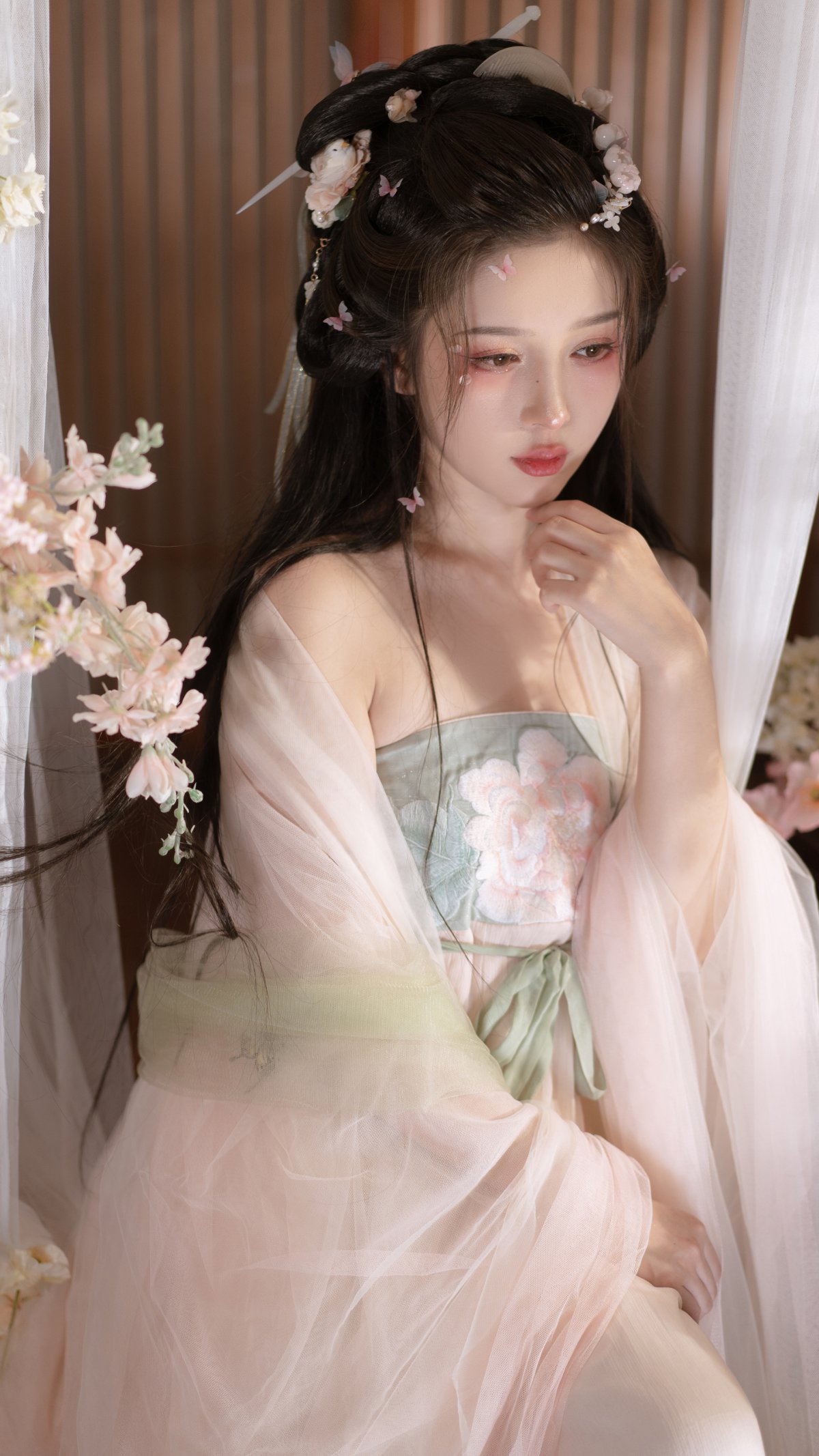 ÿŷװŮ4kֻֽ2160x3840ͼƬ
