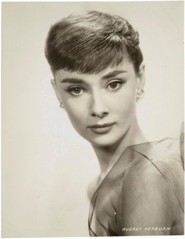 ձ Audrey Hepburn䷢