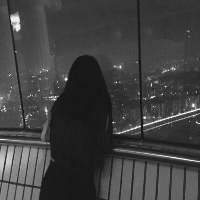 2022⾳ͷӰ˸һһŮ