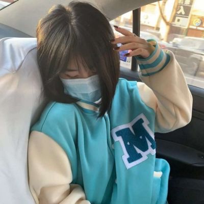 ins߼ʸеŮ΢ͷ