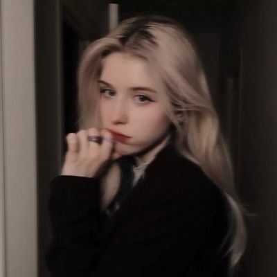 ϵŮͷ