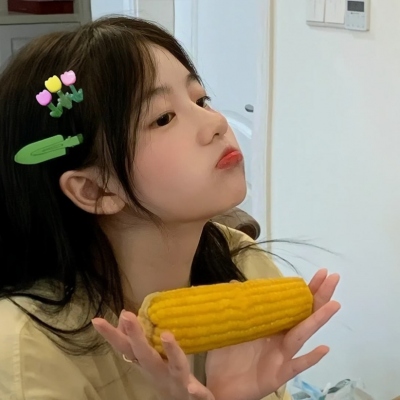 ins߼ʸеŮ΢ͷ