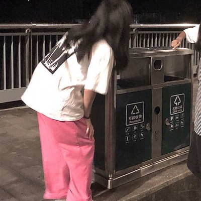 qqŮͷ˸ϵ