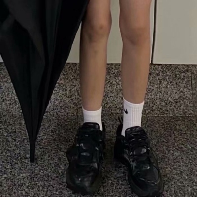 ϵŮͷ