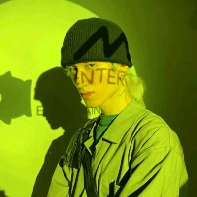 ͷ