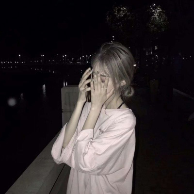 qqԸͷŮͷ˸
