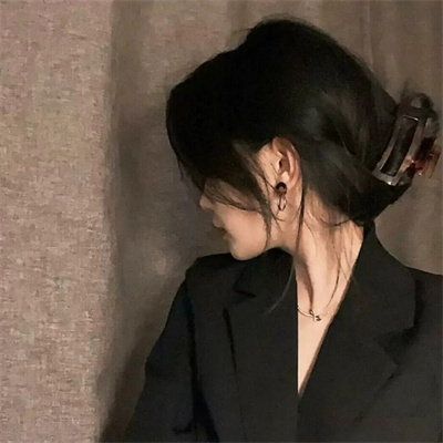 䵭ʸͷŮ