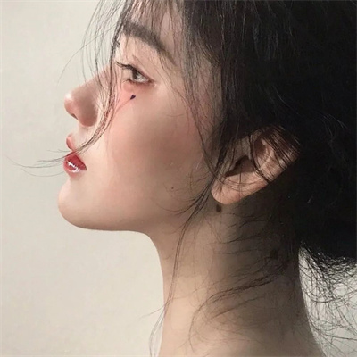 䵭ʸͷŮ