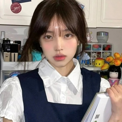 insµ͵ɫϵŮͷ