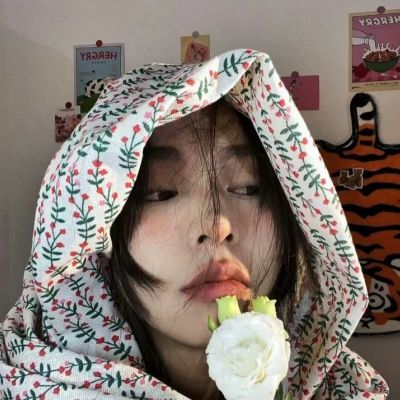 ߼зΧкǿϵСŮͷ