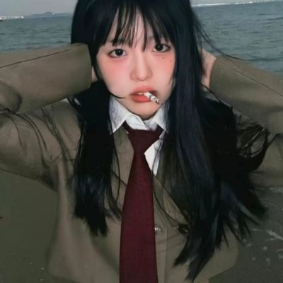 ߼зΧкǿϵСŮͷ