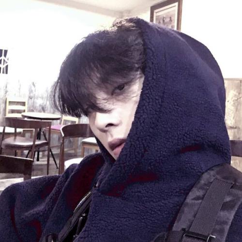 ͷͼƬ˧ˣӵжصʣɢůĹâ