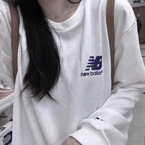 ʮŮ˵ͷɢһɵŵ