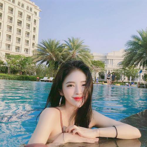 ᶨŮͷ񣬴ݳ