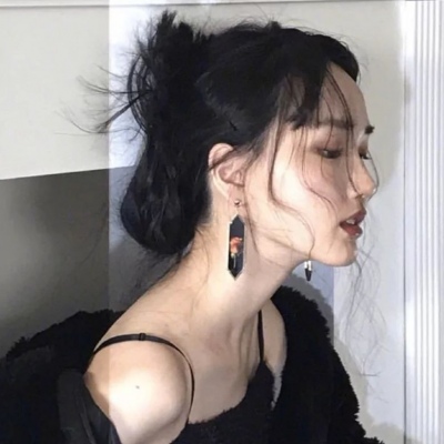 2023߹޲վŮͷ񣬾жصۺƷζ