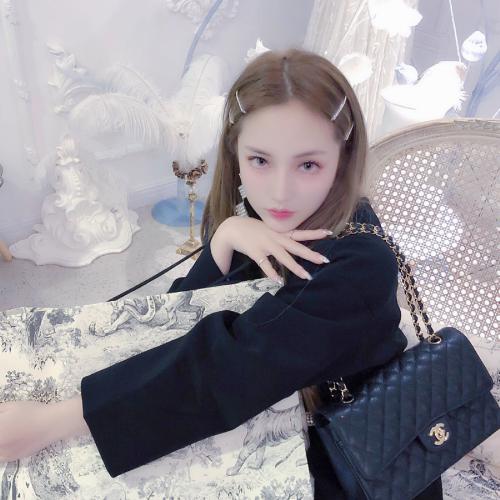 رʵϳÿŮͷ񣬵ȻֻҸ˸оÿ
