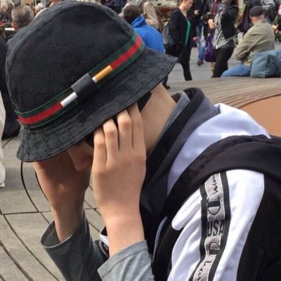 䣬ͷĳӾƬ