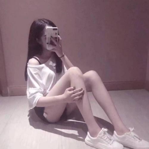 ͸һ˿Ůͷ񣬼ĺҹܸܵ