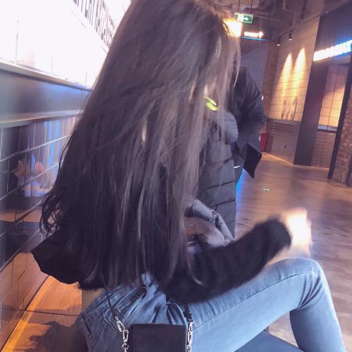 ͸һ˿Ůͷ񣬼ĺҹܸܵ