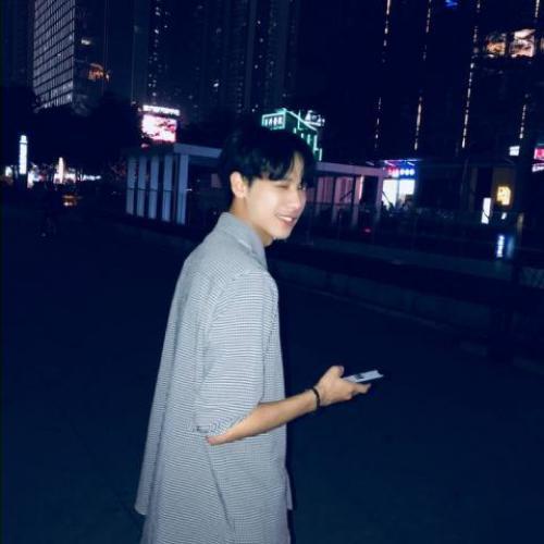 ص˫ͷǱڲͬ